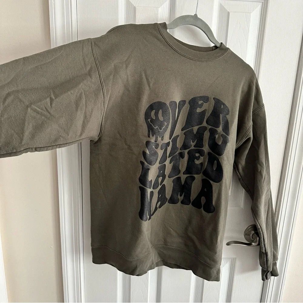 Overstimulated Mama Graphic Crewneck Sweatshirt Size Medium - Picture 2 of 6